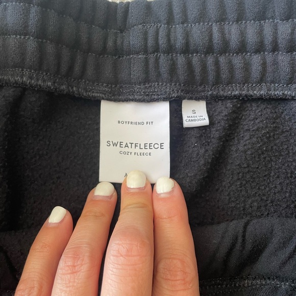 ARITZIA cozy fleece jogger sweatpants- boyfriend fit in black - Picture 3 of 3